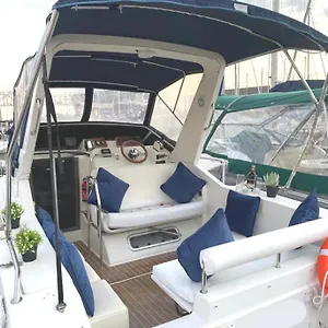  Botel El Barco De Las Fiestas