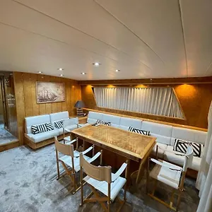  Hotel en barco Yate Aloha